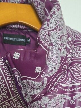 PrettyLittleThing -Patterned Crop Vest
